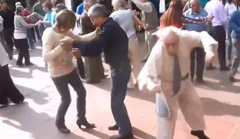 Video de un abuelo bailarín causa furor 