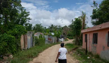 Comunitarios de Villa del Norte agradecen al Listín y claman a Obras Públicas por su vía principal