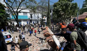 Terremoto magnitud 7,4 sacude Colombia y deja al menos 18 muertos