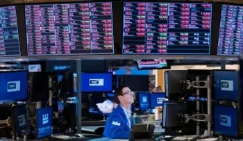 Wall Street cierra semana con pérdidas por presión de la deuda y el petróleo