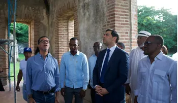Ministro de Cultura supervisa rescate del antiguo ingenio de Nigua