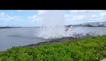 Captan cuando helicóptero se estrella en Pearl Harbor (VIDEO)