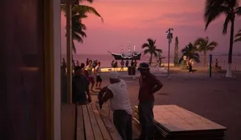 La costa de México se prepara para el gran huracán Patricia