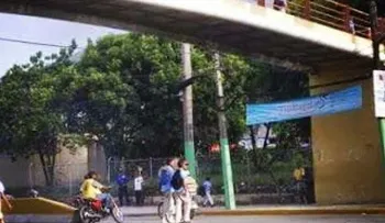 Mujer se lanza puente en Puerto Plata