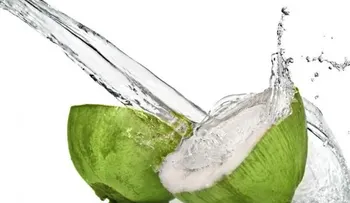 Agua de coco, jugo de guayaba y otros alimentos para subir las plaquetas