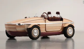Aléjalo del fuego: Toyota presenta un prototipo de auto completamente de madera