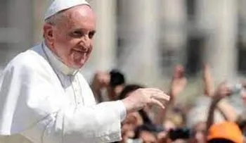 El Papa pasó buena noche y ya se levanta para caminar