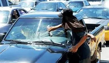 La AMET anuncia otra vez, que retirará limpiavidrios de las calles