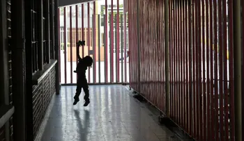 Padre asegura que comando armado secuestro a sus hijos en México
