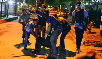 Dan a conocer las nacionalidades de las víctimas del atentado en la cafetería de Bangladesh