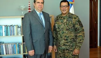 Jefe del Ejercito visita Ministro de Turismo