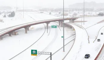 Cancelan más de 250 vuelos por tormenta de nieve en EE.UU.