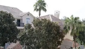 Tierra "se traga" parte de un centro vacacional en Florida