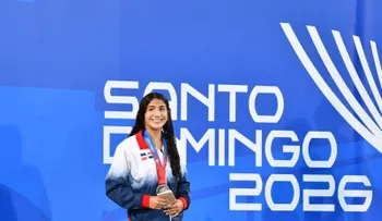 Jianna Amores, de 15 años, hace historia con dos medallas en honor a su abuelo de Santiago