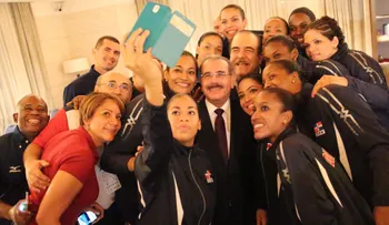 Danilo Medina felicita Reinas del Caribe