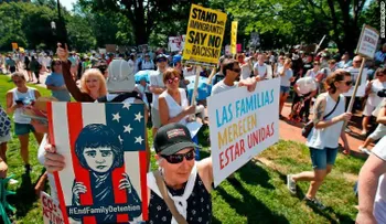 Marchan en EE.UU. contra las políticas sobre inmigración del gobierno de Trump