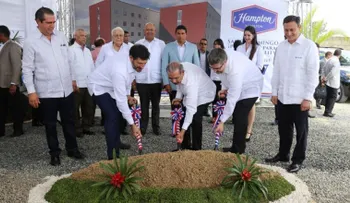 Presidente Medina inaugura construcción hotel Hampton Hilton en Boca Chica