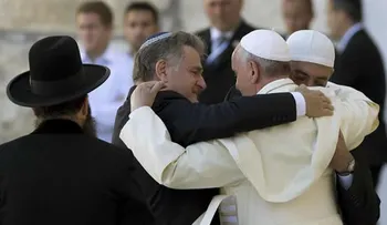 El papa pide la paz en todo el mundo 