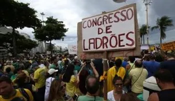 Miles de ciudadanos muestran su descontento con la corrupción en Brasil