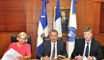 Firman acuerdo de préstamo para mejorar servicio de agua