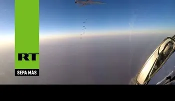 6 bombarderos rusos destruyen una planta terrorista de armas químicas (VIDEO)