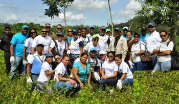 Colaboradores de EDE Este realizan jornada reforestación en Monte Plata