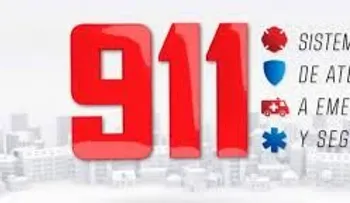 911 asiste jóvenes que chocaron en una motocicleta con vehículo estacionado