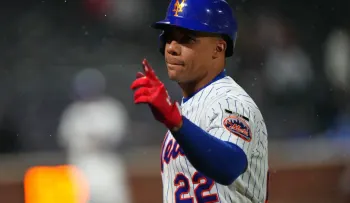 Juan Soto sale del partido Mets-Nacionales tras recibir pelotazo en la mano derecha