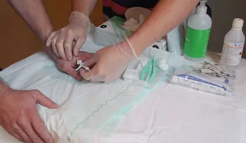 Un neerlandés se implanta un microchip NFC y lo usa para tomar un vuelo (VIDEO)