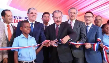 Presidente Medina entrega 23 aulas en San Luis