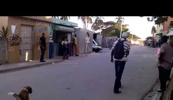 Danilo queda solo en caravana y la gente se burla (VIDEO)