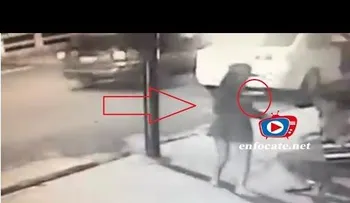 La nueva atracadora en mini, un carrazo y un pistolón (VIDEO)