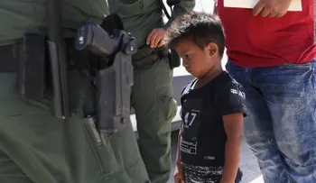 Esta es la razón por la que hay tan pocas fotos de niños inmigrantes separados en la frontera
