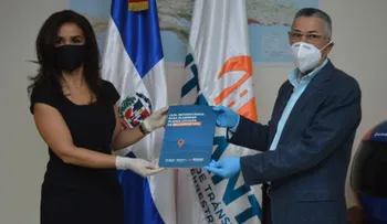 Directora del INTRANT presenta planes sobre solución de movilidad al alcalde de SDE