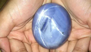 Descubren el zafiro estrella azul más grande del mundo