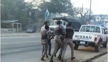 Violentas protestas en Haina en demanda por arreglo calles