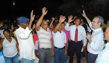 Abinader afianza comunicación con la gente vía móvil