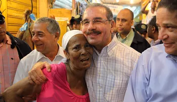 Danilo Medina visita Mercado Nuevo e inmediaciones río Ozama