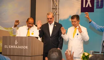 Abinader llama a la unidad nacional y destaca poder de la oración