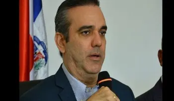 Abinader se compromete aplicar aumento general de salarios