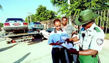 Amet dice multará por mal parqueo colegios