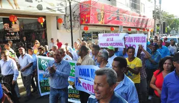 Decenas marchan para que Loma Miranda sea declarada parque nacional