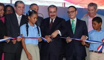 El Presidente inaugura 149  aulas en Montecristi y Valverde