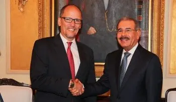 Danilo Medina felicita a Tom Pérez por su elección como presidente del Partido Demócrata