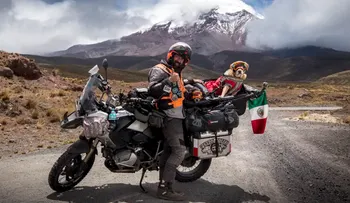 Fink recorre Sudamérica en moto junto a Fatum, su nueva compañera de viaje