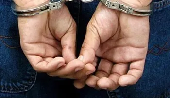 Envían a prisión hombre acusado de quemar mano a hijo 