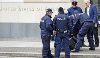Policía investiga amenaza de bomba en embajada EEUU