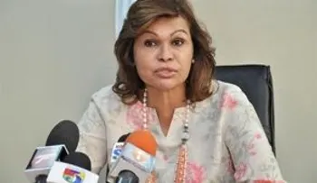 Senadora Mateo envía bendiciones para quienes se han burlado de ella; reitera el â??salario no le alcanzaâ?