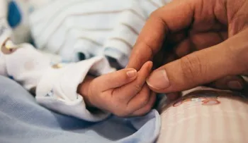 Si tu pareja tiene más de 35 años tendrás hijos muy inteligentes, según estudio
