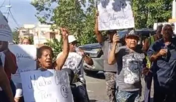Residentes de la Zona Sur de La Vega protestan por apagones y altas facturas de Edenorte